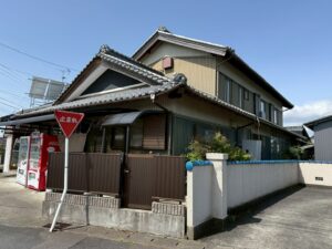 岐阜県羽鳥市にて母屋外壁塗装工事〈セミフロンフッ素仕上げ〉の施工前写真