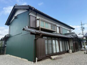 岐阜県羽鳥市にて母屋外壁塗装工事〈セミフロンフッ素仕上げ〉の施工後写真