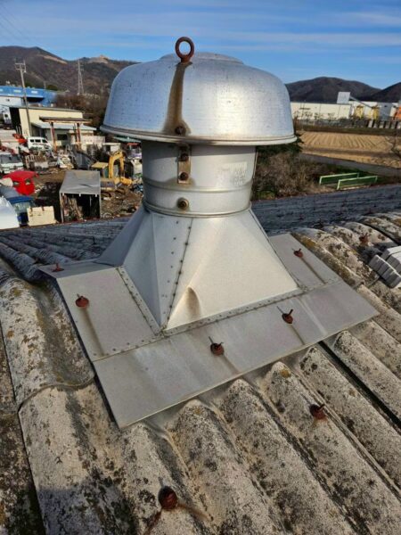 関市にて雨漏り修理〈倉庫からの雨漏り〉の施工前写真