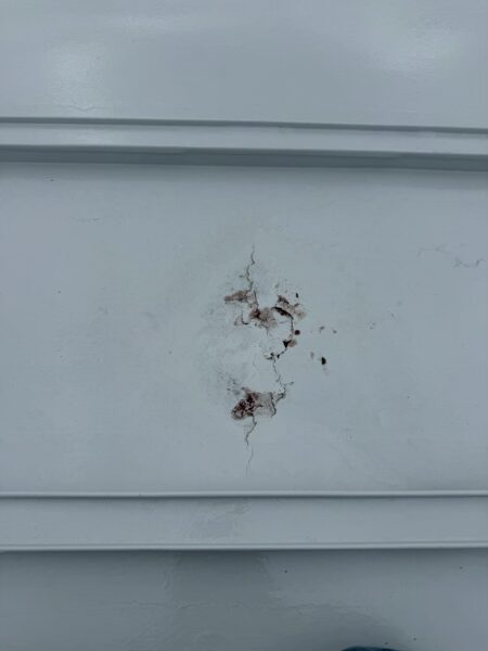 関市にて雨漏り修理〈瓦棒屋根の穴あき・板金カバー〉の施工前写真