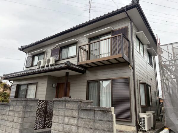 岐阜県関市にて雨漏り予防の屋根壁のメンテナンス〈外壁塗装・漆喰補修工事〉の施工後写真