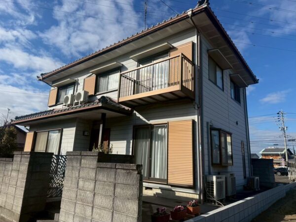 岐阜県関市にて雨漏り予防の屋根壁のメンテナンス〈外壁塗装・漆喰補修工事〉の施工前写真